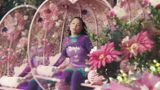 Bella Poarch _ Lauv - Crush (Официальное музыкальное видео)(720P_HD).