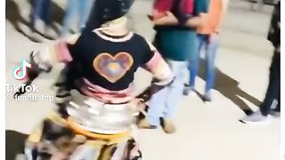 Kis ka dance zyada acha hai
