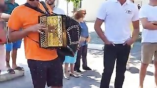 Bonito espetacolo com muita animaçao e bons tocadores espetaculares.