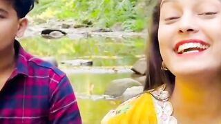 ভ্রমরাই/শ্যামরাই মধু খায়