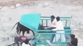 Muna aapy se bahir bike ko bhi ni choora ????????????
