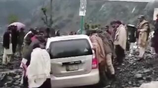 گزشتہ روز چک آٹھمقام کے نالہ میں شدید طغیانی تھی