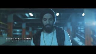 Amir_Tataloo_-_Dari_Be_Chi_Fekr_Mikoni_OFFICIAL_VIDEO_Hd