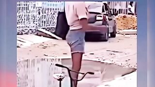 Попробуй не засмеяться