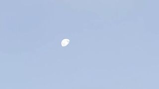 penampakan di bulan