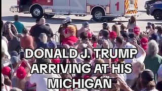 Trump always arrives like a Boss!