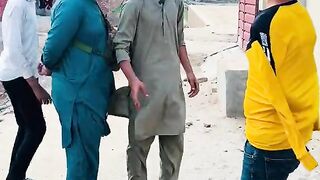 Kesy Kesy log rehty ha yahan????????????