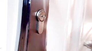 اخراج المفتاح المكسور من الباب