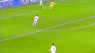 This goalkeepers dribbles 1000x than Messi, Neymar Jr and Ronaldo