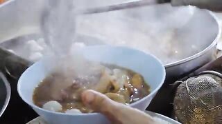 Thailand Street Food - 5 MUST-EAT Thai Noodle Soups in Bangkok!! ????????