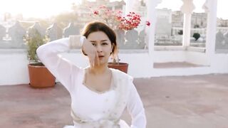 Anveet Kaur lil Kathak dance