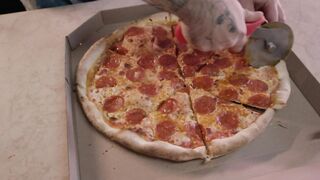 Cutting a pizza with a special slicer
