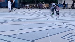 Little Girl to trying Skating in Jinnah Park Rawalpindi #skating #skatingvideos #skatingclub #viral