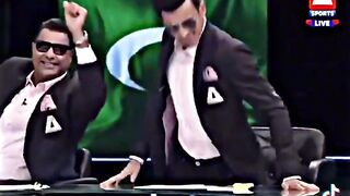 Shoaib Malik and his team dance after Pakistan got into semis????????????