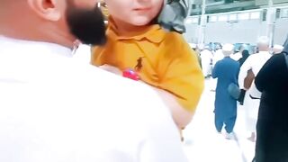 Pigeon play with kid in Makkah