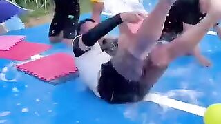 اضحك من قلبك