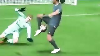Check out this guy's scoring style