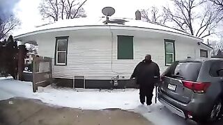 Man defends himself against pit bull dog