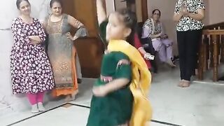 small girl cute dance.