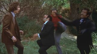 『00122』 Different fates of the fighters arriving at the island. 【Enter the Dragon, 1973】