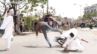 5254724973952137630_play.mp4_logo_GB.