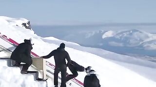 Ryōyū Kobayashi flew 291 meters and was in the air for over 10 seconds