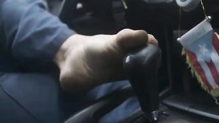 Armless mechanic fixes cars with his feet