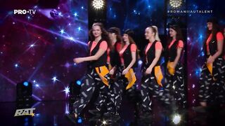 Fetele din Asociația Love to Dance au umplut scena de energie pozitivă! | Românii Au Talent S14