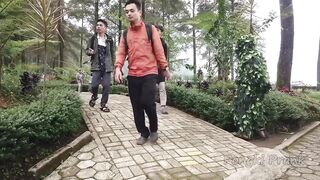 Thought it was a statue..!! Bushman prank is mischievous but funny