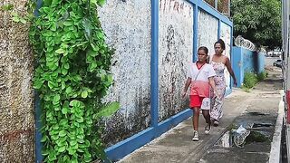 O arbusto ataca novamente