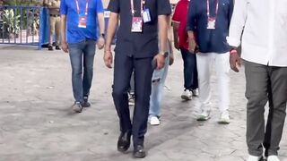 Janhvi Kapoor posing with our brave police force