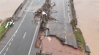 More  up videos from Southern Brazil. Shit looks bad  Got friends in the area. Real  up situation right now