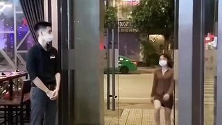 This Woman Trolled This Waiter! ????