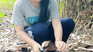 mengupas rebung di hutan #2