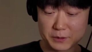 Surprisingly Satisfying Tapping ASMR