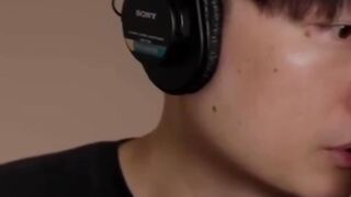 Surprisingly Satisfying Tapping ASMR