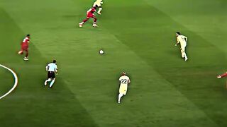 Messi vs Liverpool players ????