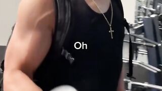 #Bro_got_caught_in_8k_????????