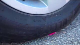 Esmagando coisas crocantes e macias de carro! EXPERIMENTO CAR vs COCA COLA, FANTA, SPRITE