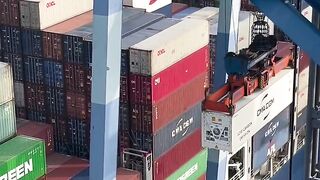 This is how containers are loaded and unloaded from large ships