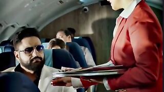 Air hostess ne ajaya singhaniya ko impress kar diya
