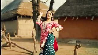 beautiful girl dance with Hindi song