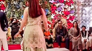 Beautiful dance #mehndi #eventplannerumarstudio #viral #umarstudio #Decor