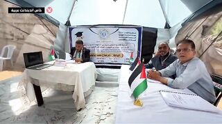 تقديم رسالة الماجستير في خيم للنازحين في رفح