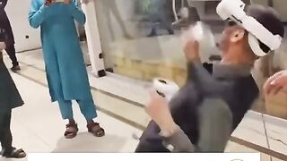 Pro gamer in mall ????????