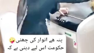 Hakomat ki chhuti ka Matlab Ghar walon ko nokri den