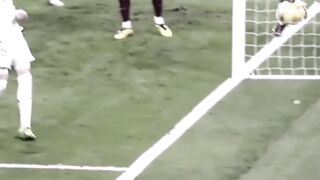التحكيم يظلم برشلونة في الكلاسيكو ????????