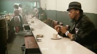 Michael Jackson beat it