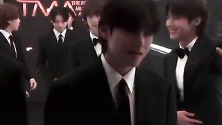 bts enjoy whole concert in minute