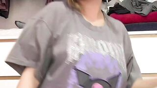 Checking my wardrobe ????